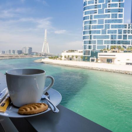 Waves Holiday Home - Waterfront Apartment With Breathtaking Sea Views Dubai Bagian luar foto