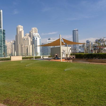 Waves Holiday Home - Waterfront Apartment With Breathtaking Sea Views Dubai Bagian luar foto