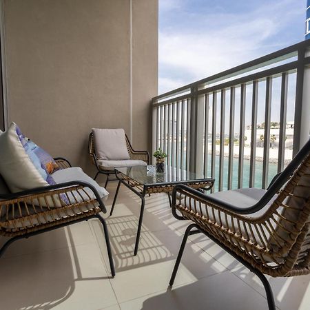 Waves Holiday Home - Waterfront Apartment With Breathtaking Sea Views Dubai Bagian luar foto