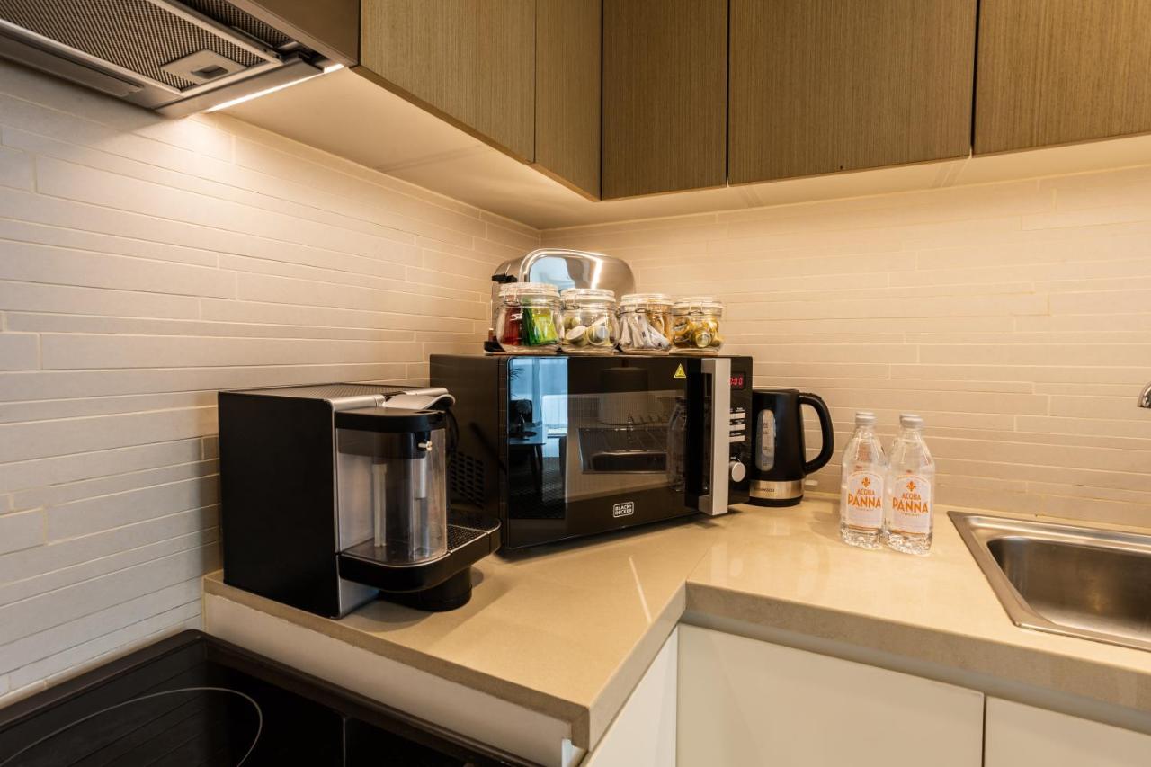 Waves Holiday Home - Waterfront Apartment With Breathtaking Sea Views Dubai Bagian luar foto