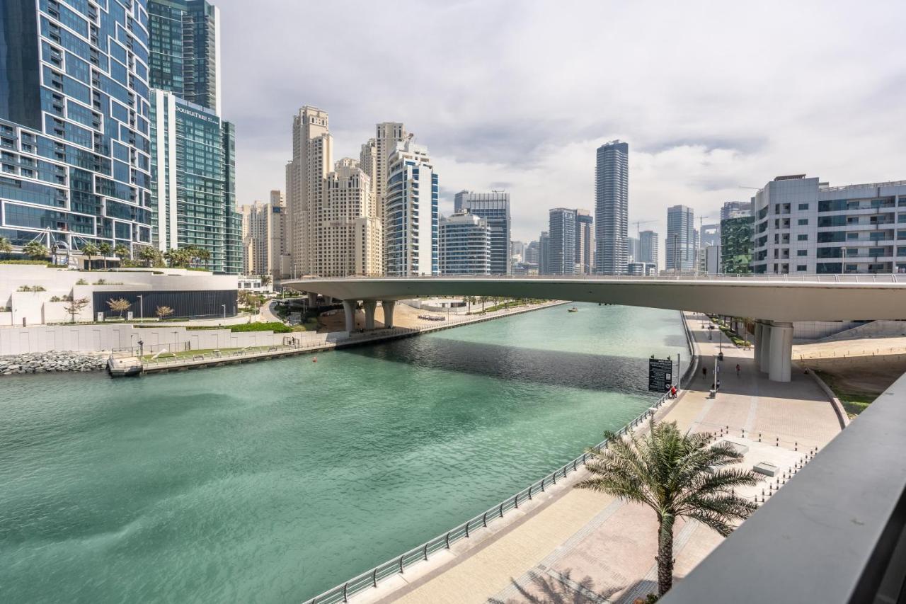 Waves Holiday Home - Waterfront Apartment With Breathtaking Sea Views Dubai Bagian luar foto