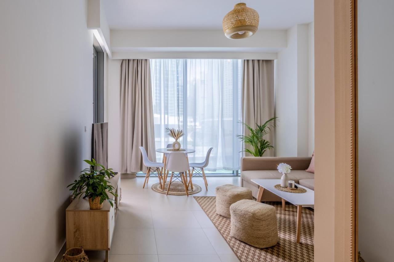 Waves Holiday Home - Waterfront Apartment With Breathtaking Sea Views Dubai Bagian luar foto