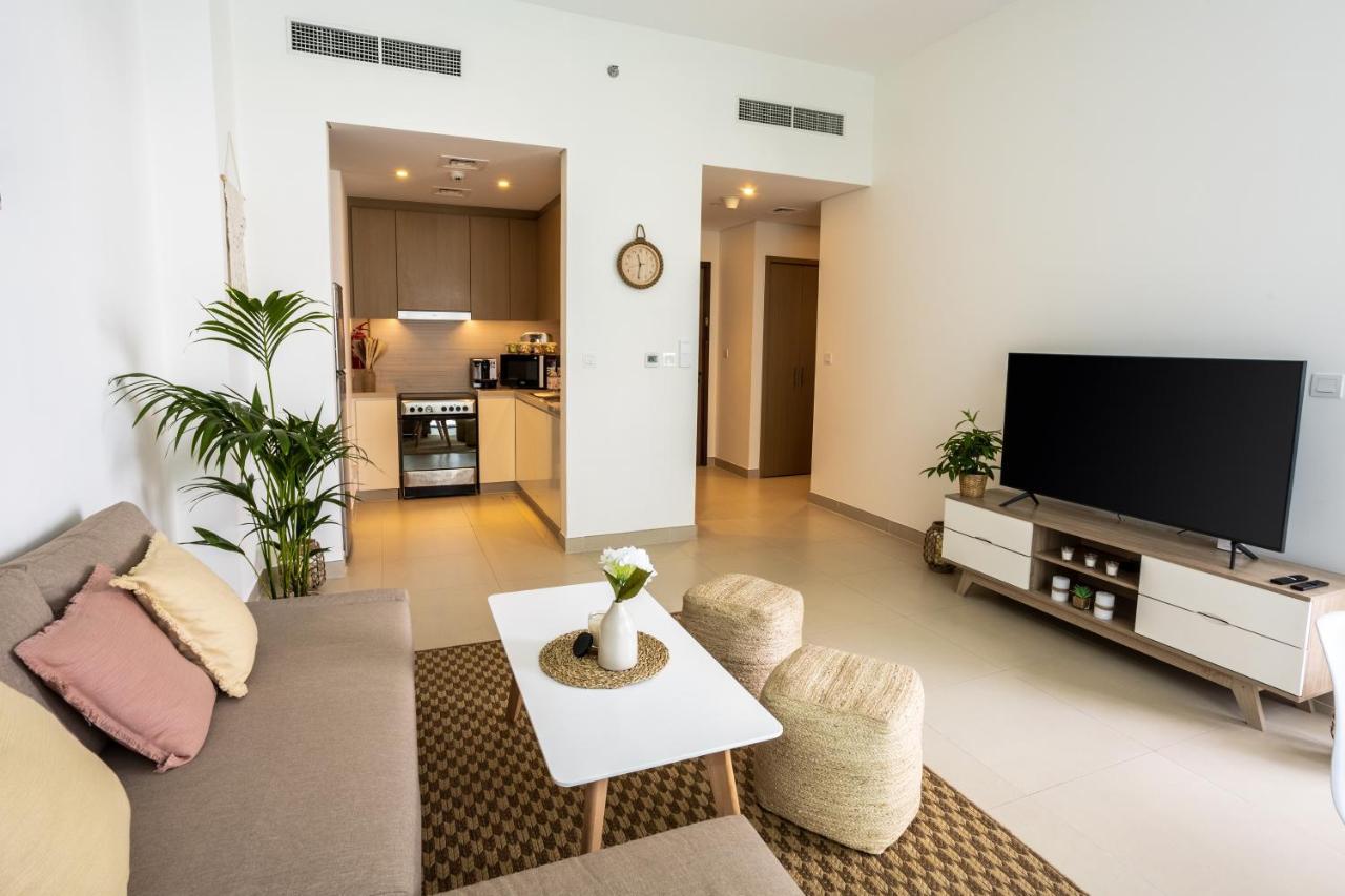 Waves Holiday Home - Waterfront Apartment With Breathtaking Sea Views Dubai Bagian luar foto